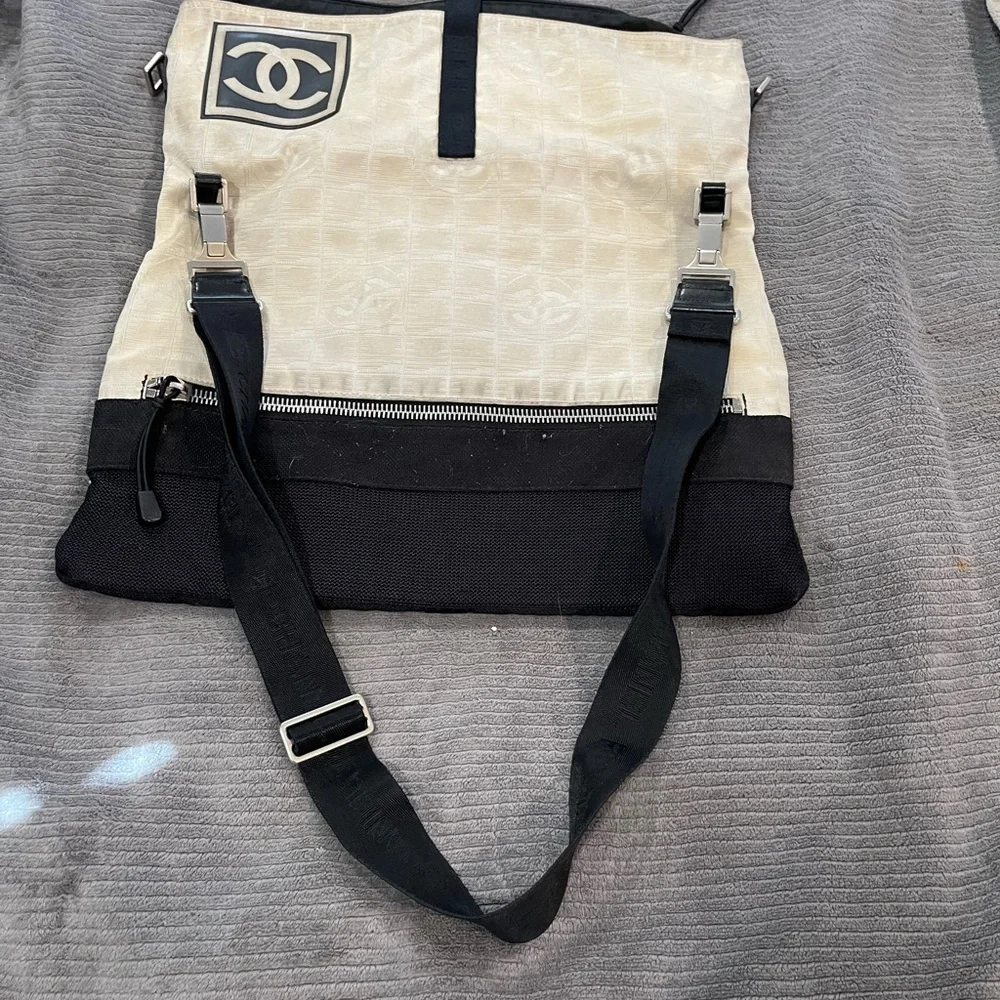 Stunning  large chanel bag‎
